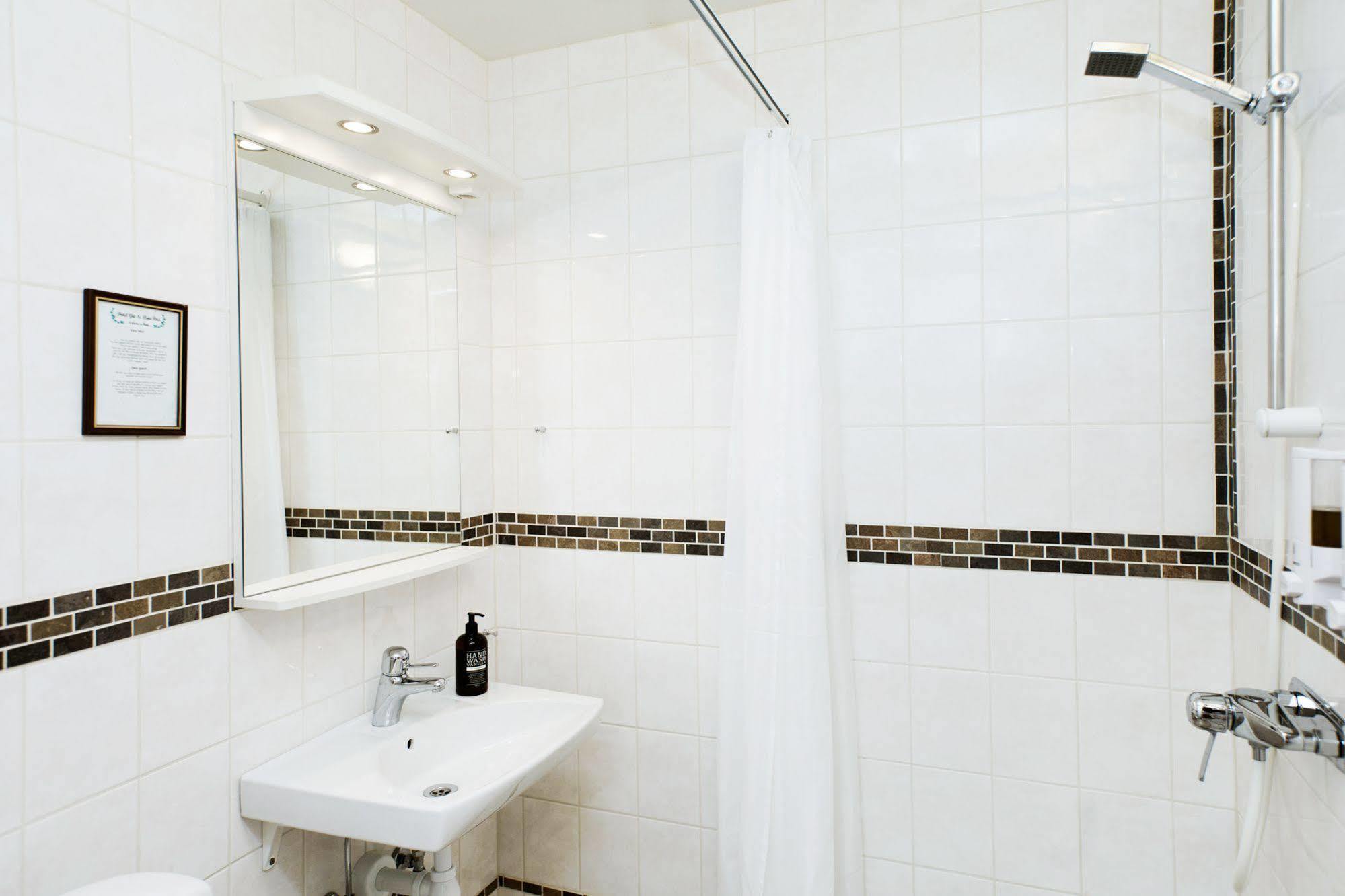 VBY Hotell Lindgarden מראה חיצוני תמונה